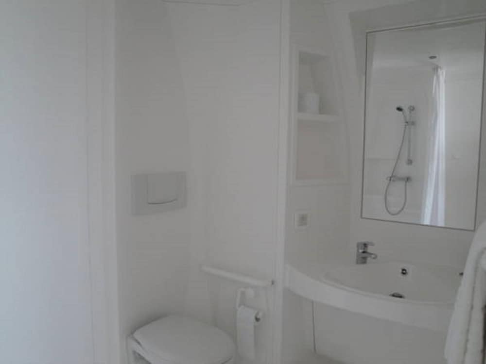 Standard Twin Room photo 2