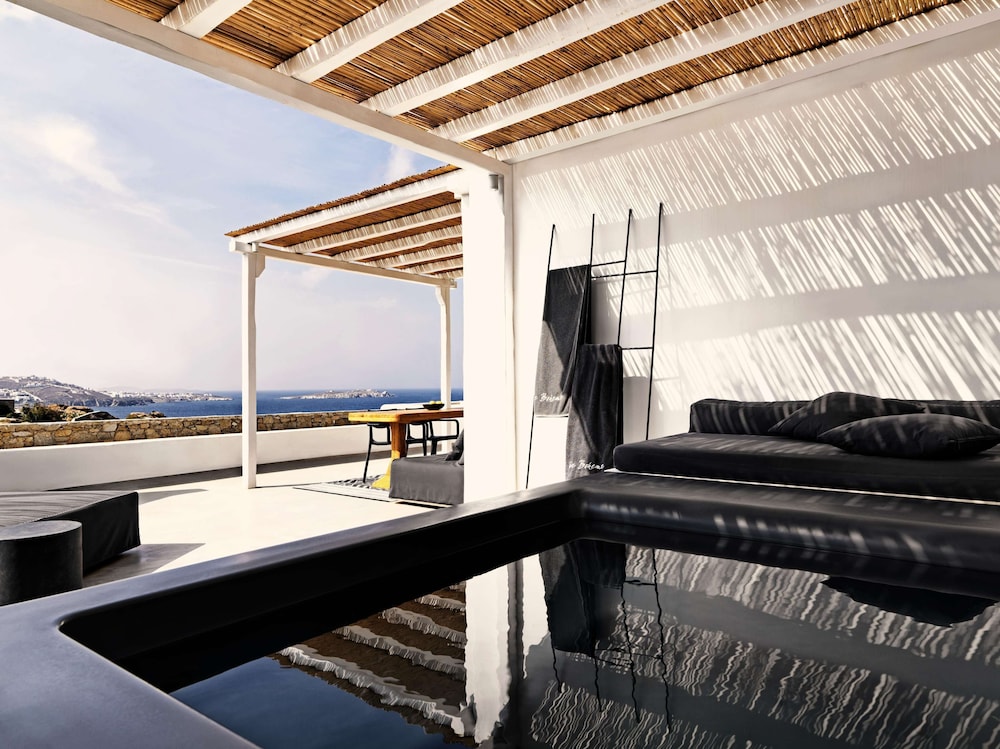 Bohemian Sunset & Sea View Suite with Outdoor Hot Tub