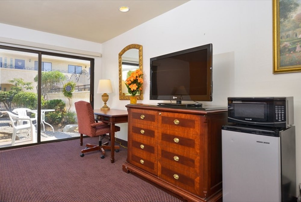 Room, 1 King Bed, Non Smoking - Photo 7