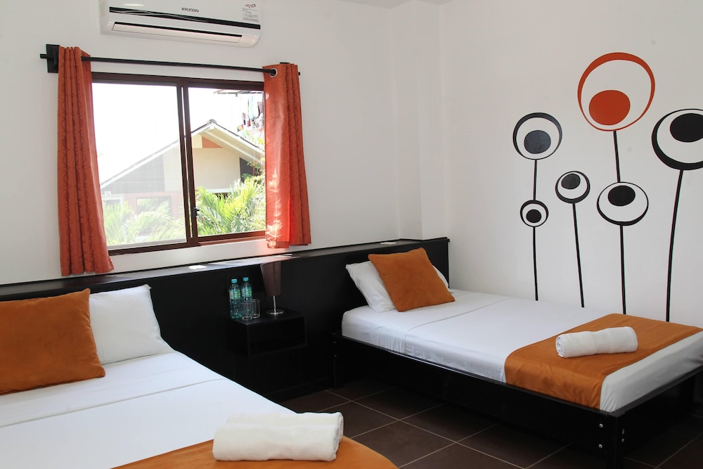 Design Triple Room, 3 Bedrooms photo 2