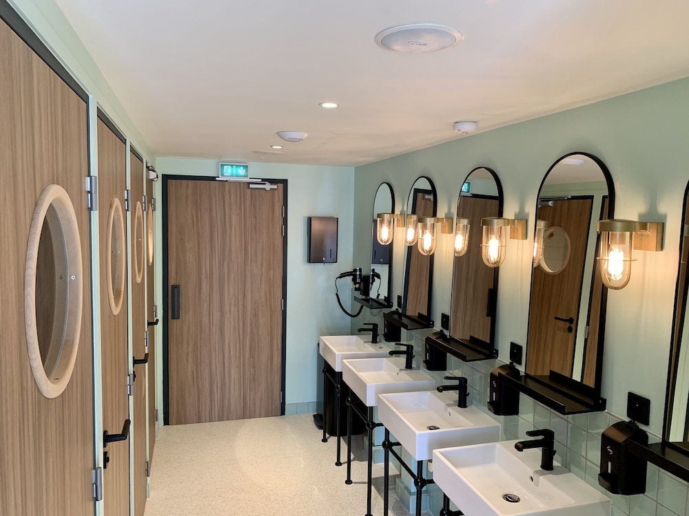Dortoir privatif de 4 lits salle de bain commune photo 2