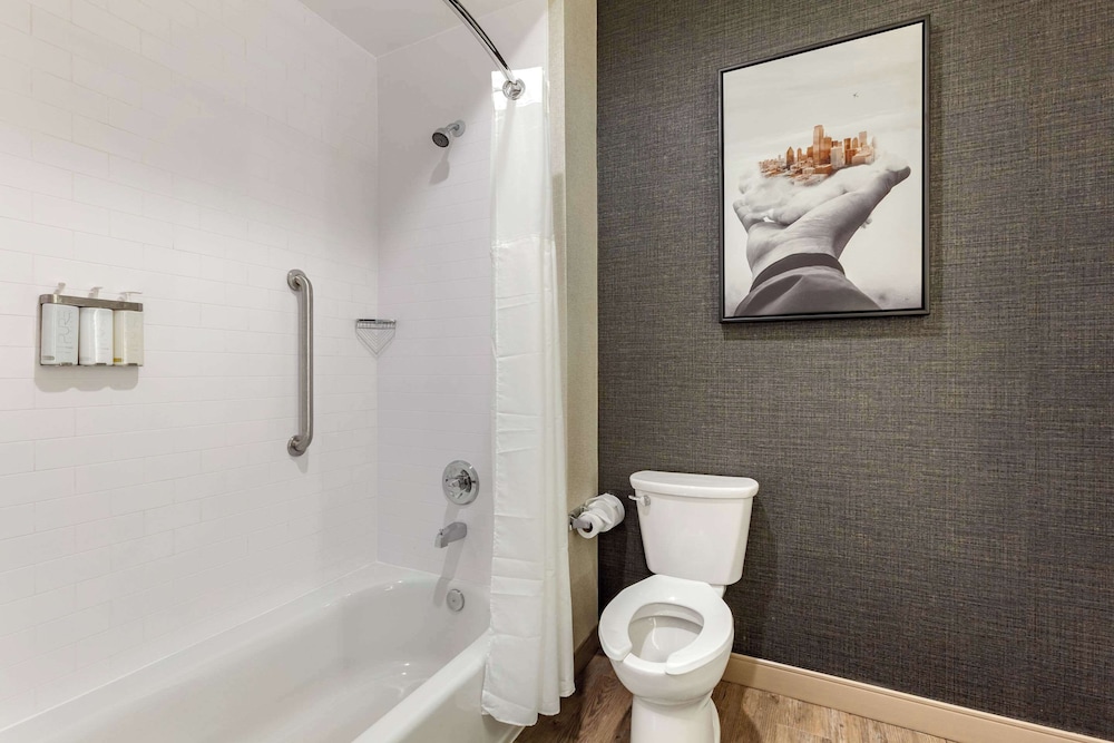 Superior Suite, 1 King Bed with Sofa bed, Non Smoking - Photo 2