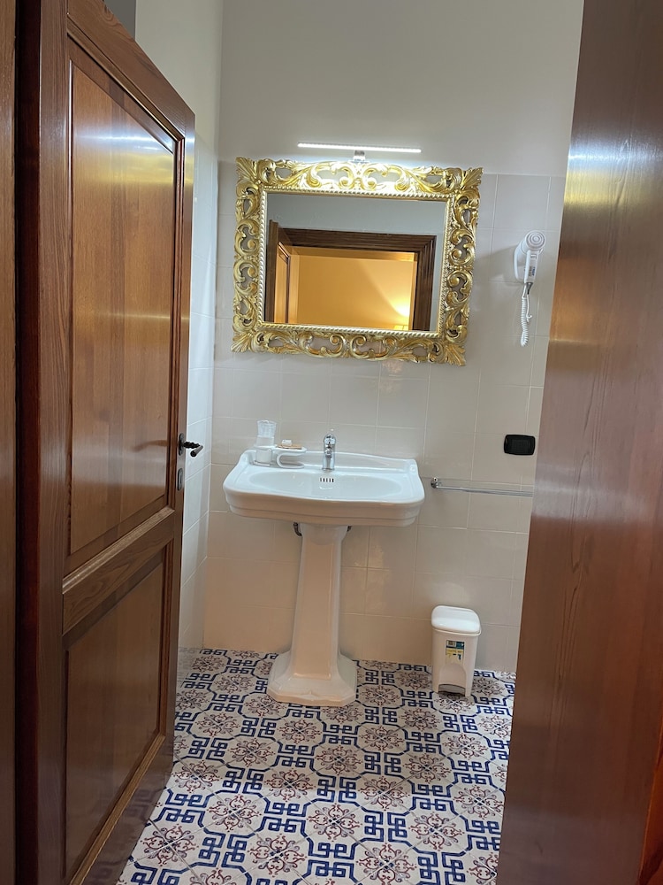 Basic Double or Twin Room photo 2