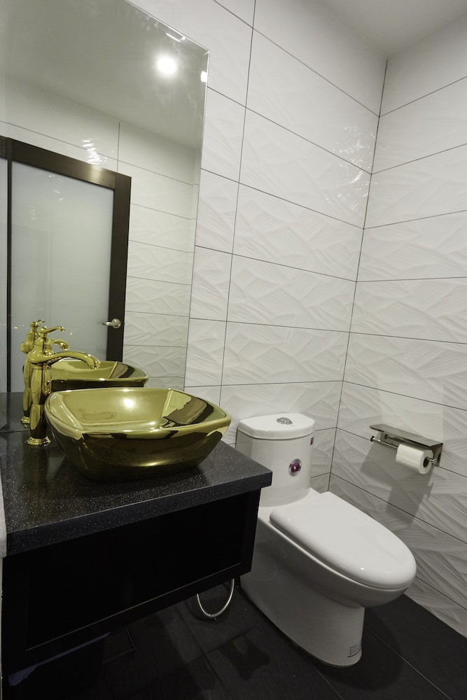 Premium King With Jacuzzi - Photo 4
