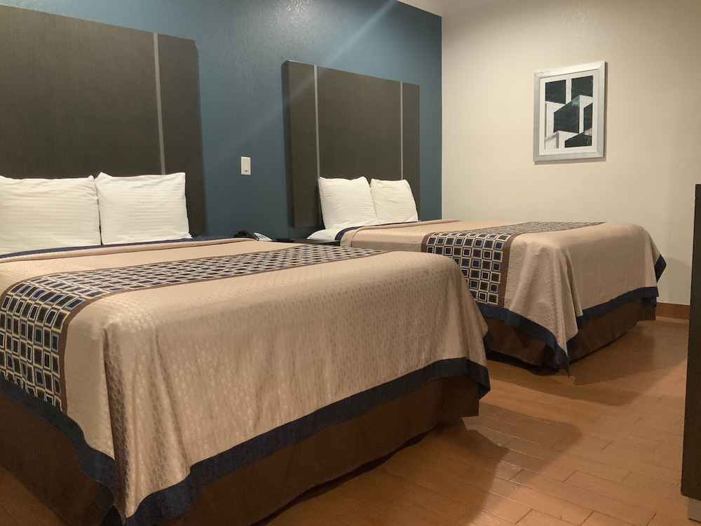 Executive Room, 2 Queen Beds, Kitchenette