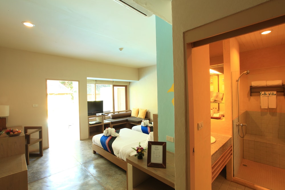 Deluxe Pool Access - Photo 5