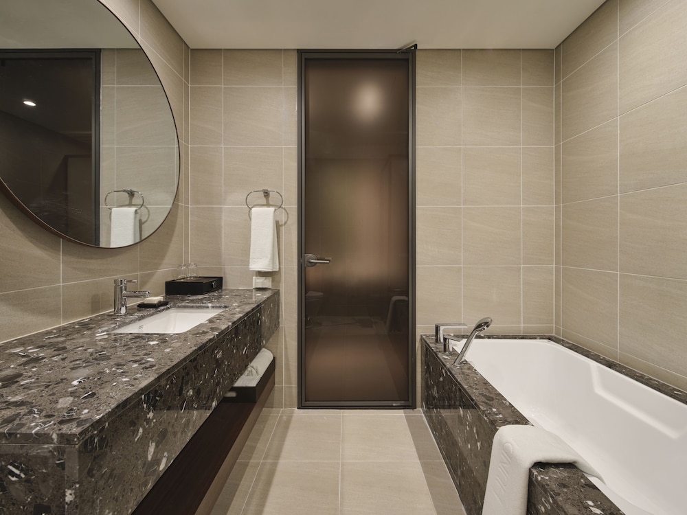 [Brunchy Package] Royal Suite B Type + Brunch For 2 + Park Ticket For 2 Per Stay - Photo 7