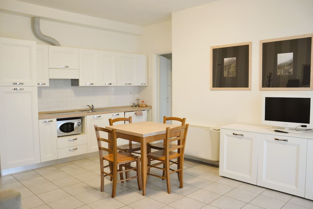 Apartment photo 2