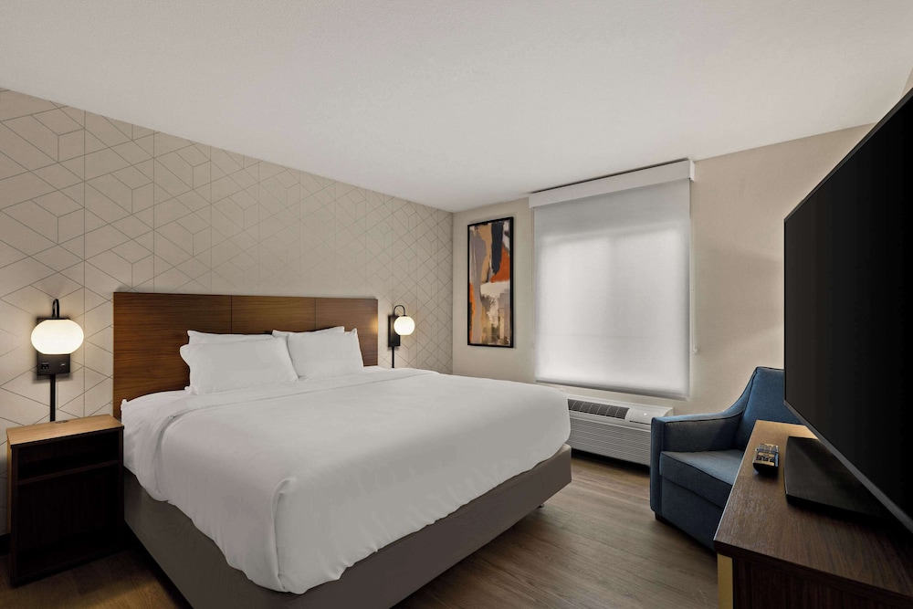 Suite, 1 King Bed, Non Smoking