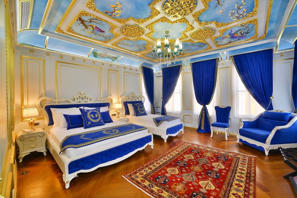 Mansion Triple Suite with Free Spa Access (Self use & Shared) photo 1