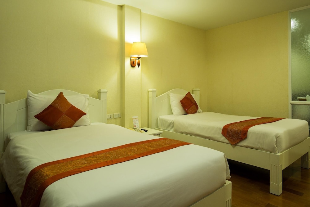 Superior Twin Room, City View