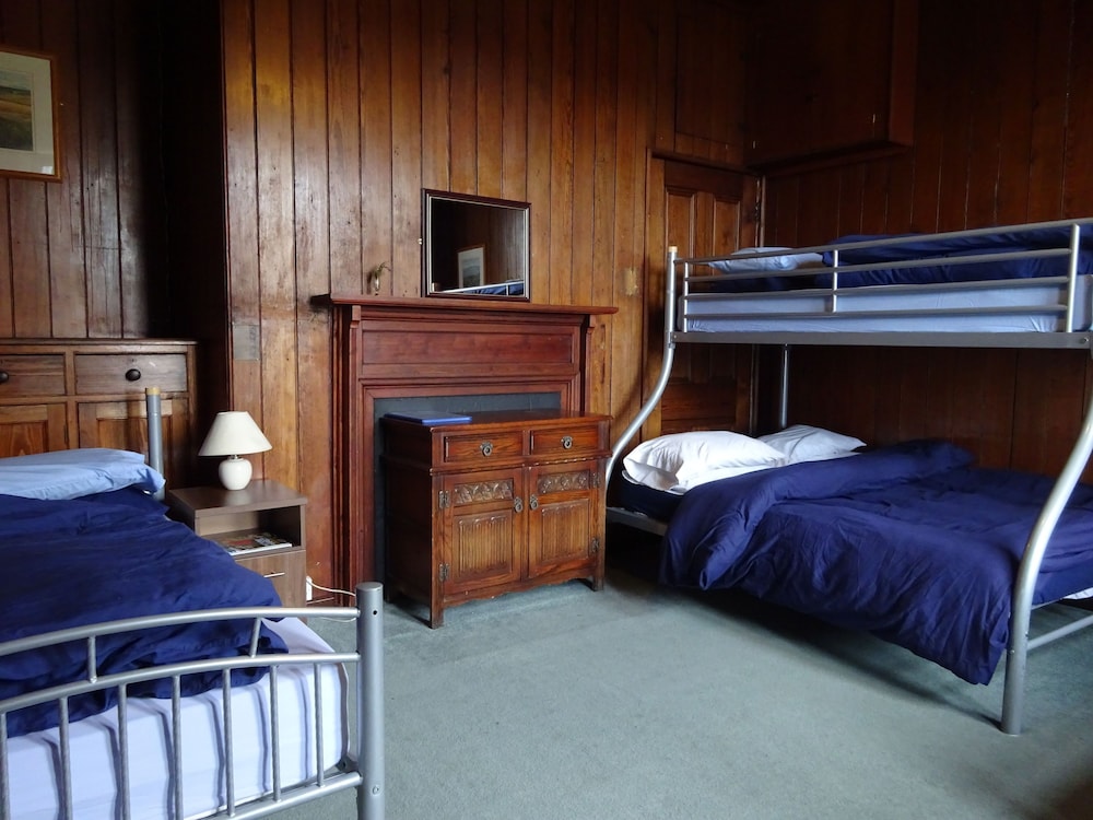 Standard Room, Multiple Beds, Shared Bathroom photo 1