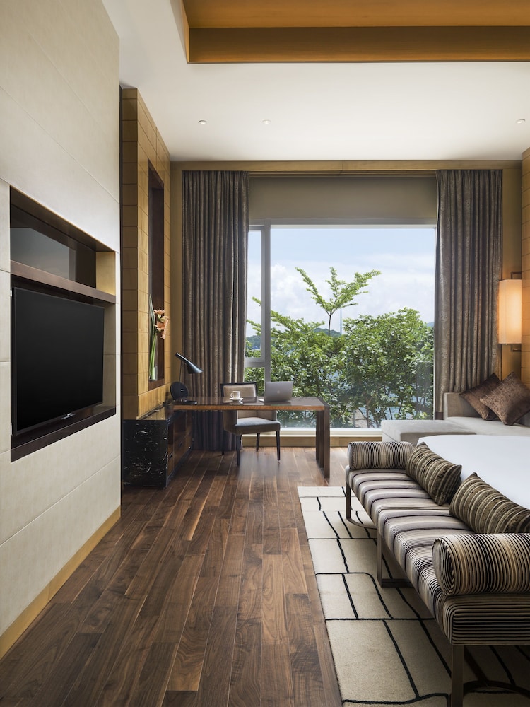Deluxe Olympian King Room photo 2