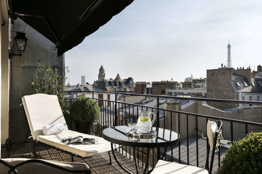 Deluxe Suite with Terrace and Eiffel Tower view (King bed 180cm and sofa bed) photo 2
