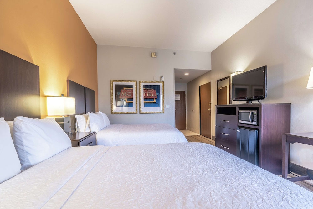 Room, 2 Queen Beds, Accessible, Non Smoking