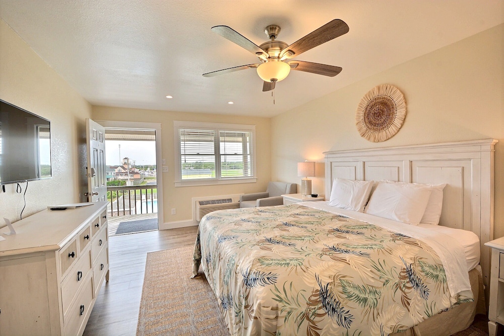 Standard Room, 1 King Bed photo 3