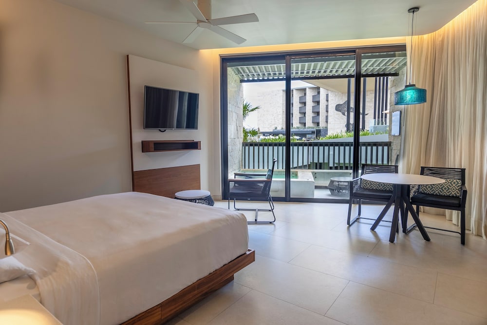 Premium Room, 1 King Bed, Garden View