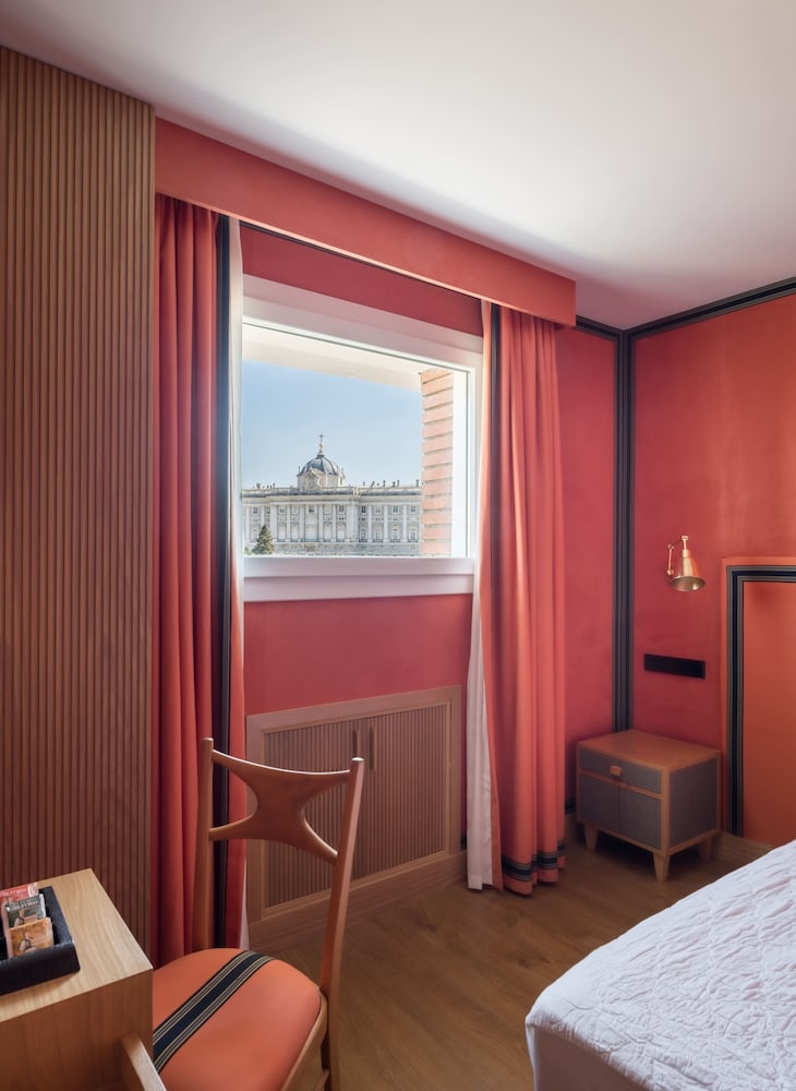 Standard Room (Royal Palace view) - Photo 4