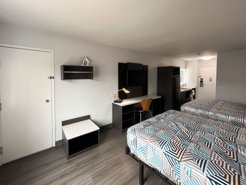 Standard Double Room, 2 Queen Beds, Non Smoking, Kitchenette - Photo 15