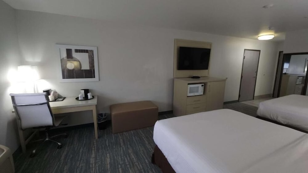 Standard Room, 2 Queen Beds - Photo 2