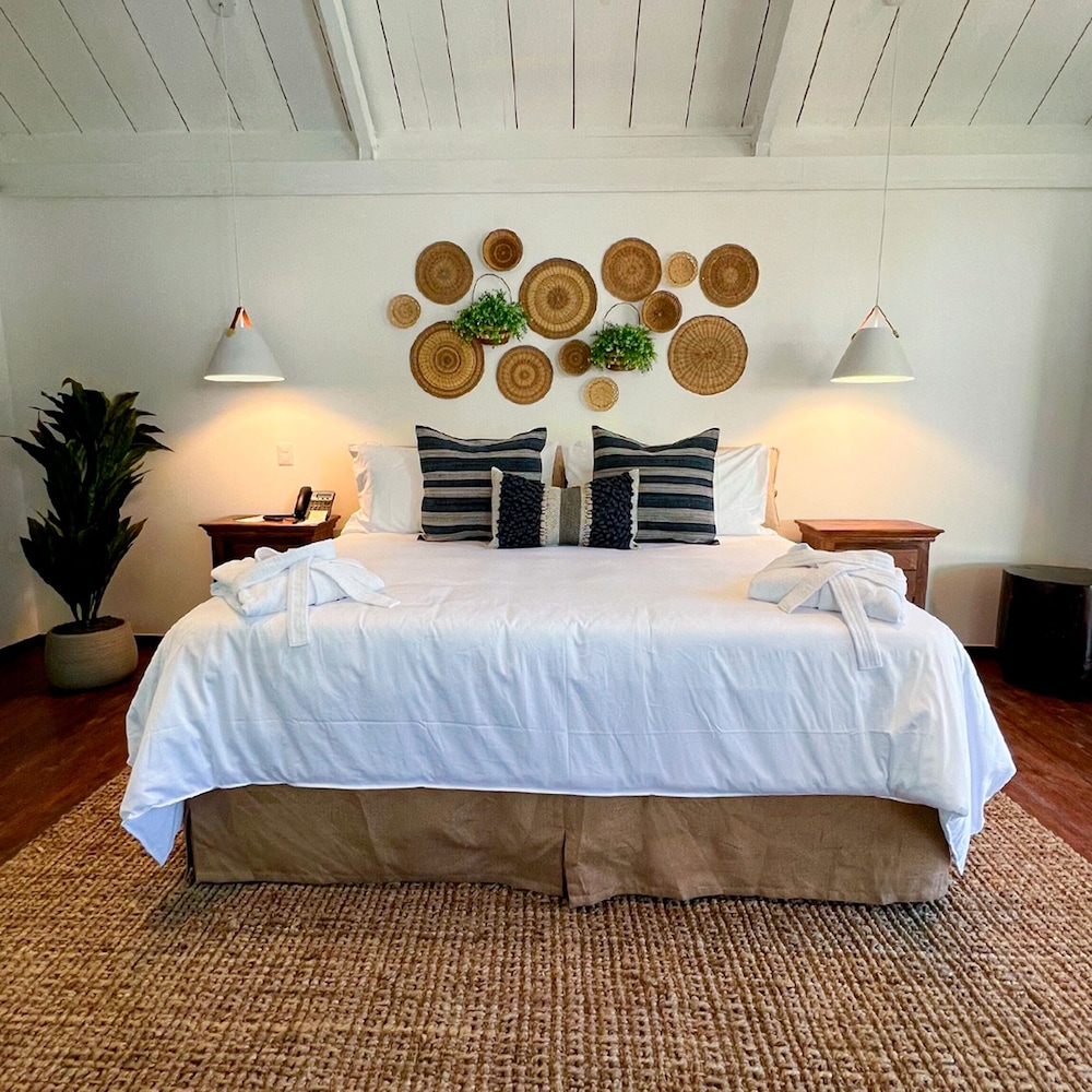 Panoramic Cabin, 1 King Bed, Hot Tub, Mountain View photo 1