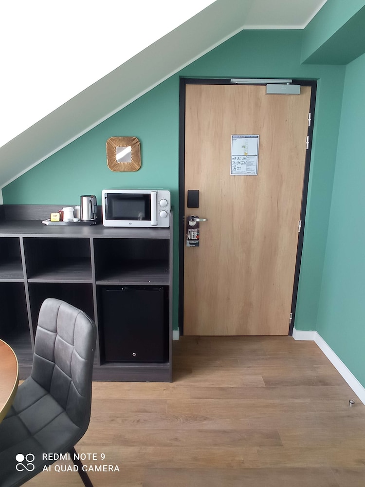 Studio, Multiple Beds - Photo 2