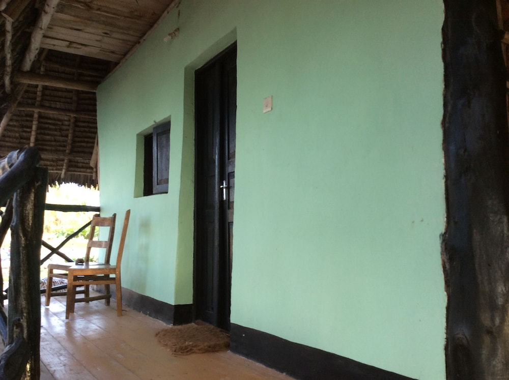 Basic Bungalow, 1 Queen Bed, Non Smoking