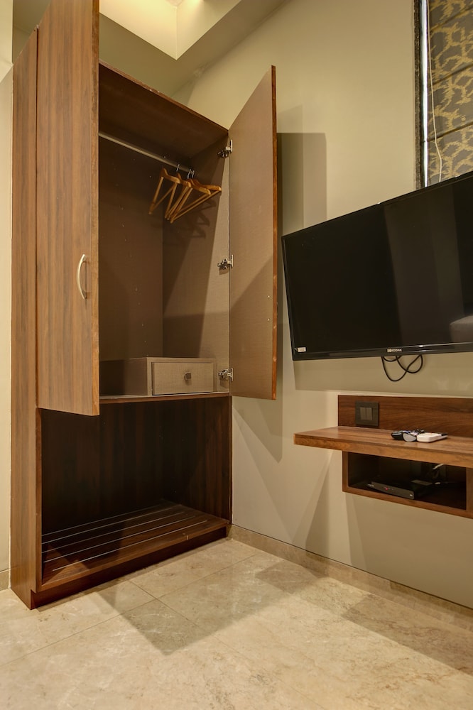 Business Room - Photo 11