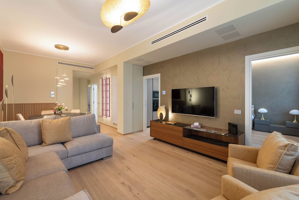 Exclusive Apartment, 3 Bedrooms, Balcony, Via Cornaggia 9