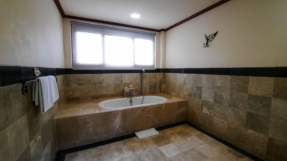 One Bedroom Pool Villa complimentary one time floating breakfast for 2 people (min 3 n stay) photo 3