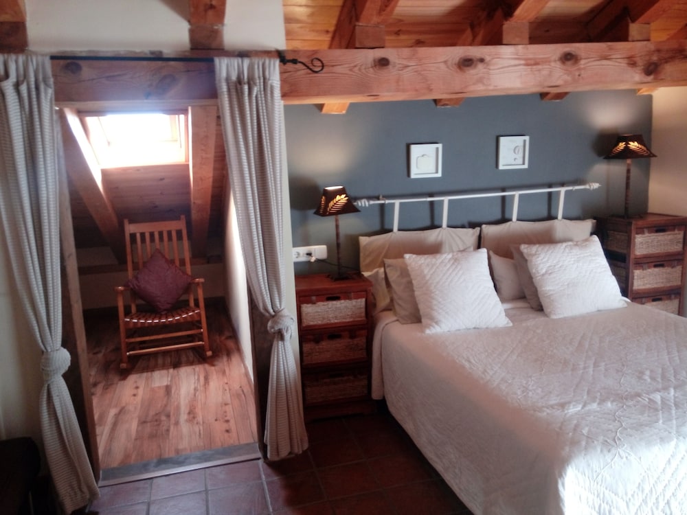 House, Multiple Bedrooms, Balcony