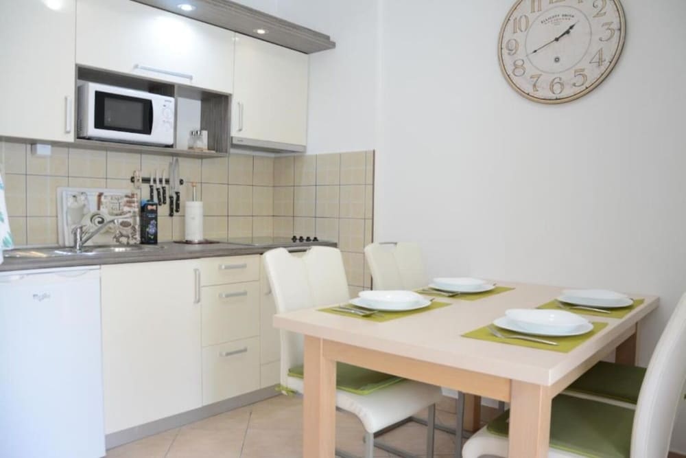 Apartment (Rina-next to the beach with free park) photo 3