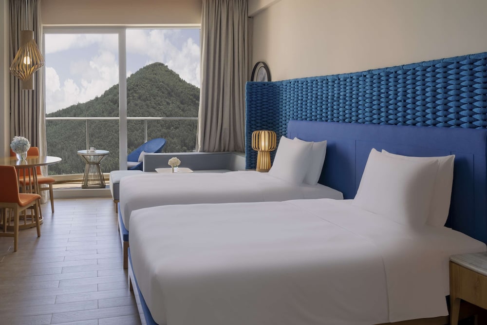 2 TWIN BEDS ROOM WITH OCEAN VIEW, CLUB ACCESS - Photo 1