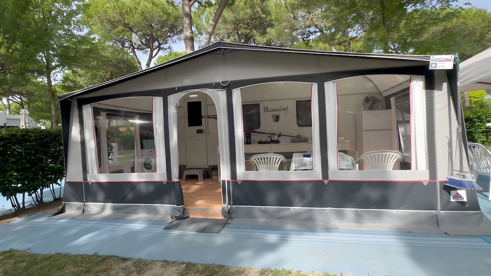 Deluxe Mobile Home, 2 Bedrooms, Non Smoking, Ensuite (CARAVAN WMC-A127) photo 1