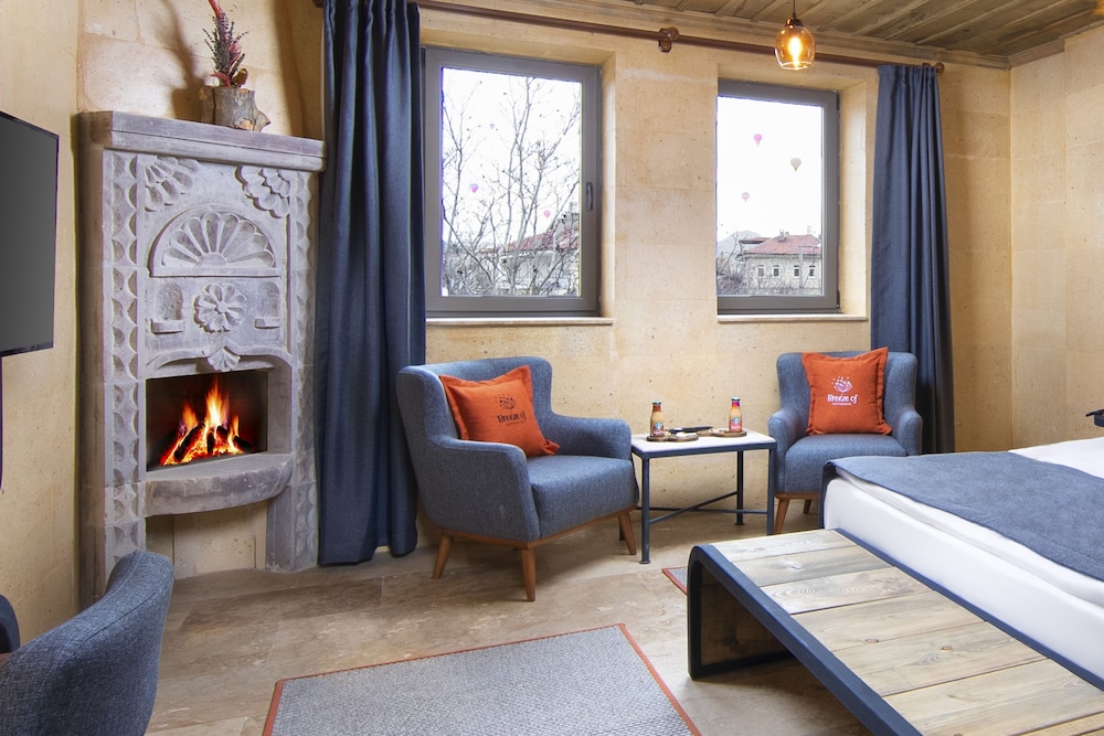 Luxury Suite, Fireplace, Pool View photo 3