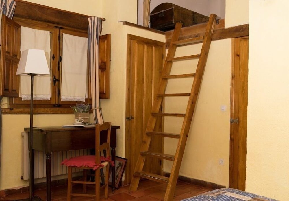 Family Room (Jabali)