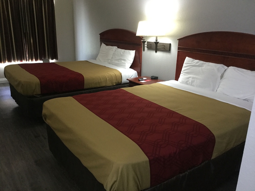 Standard Room, 2 Queen Beds, Non Smoking - Photo 34