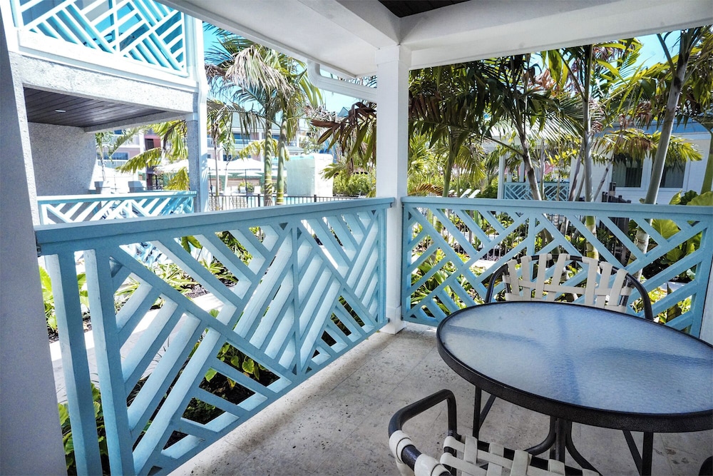 Offshore King, 2 Bedrooms(Family Suite, Not Pet Friendly) - Photo 6