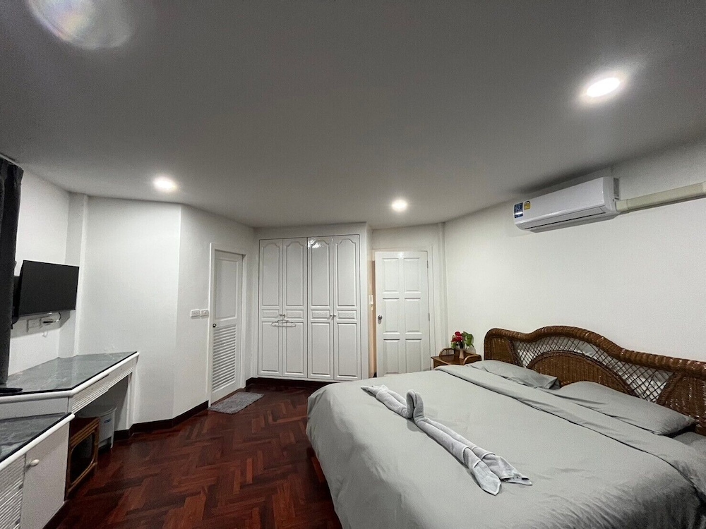 Four-Bedroom Villa - Beach Front photo 1