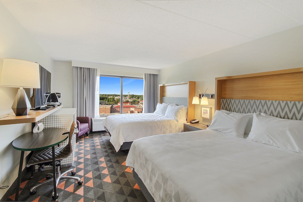 Standard Room, 2 Queen Beds, Lake View - Photo 1