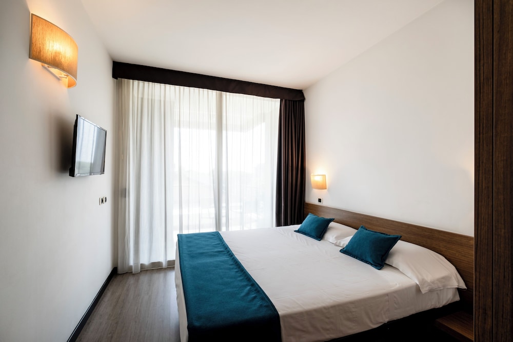 Double or Twin Room - Photo 1
