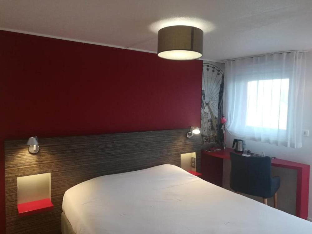Standard Room, 1 Queen Bed - Photo 4