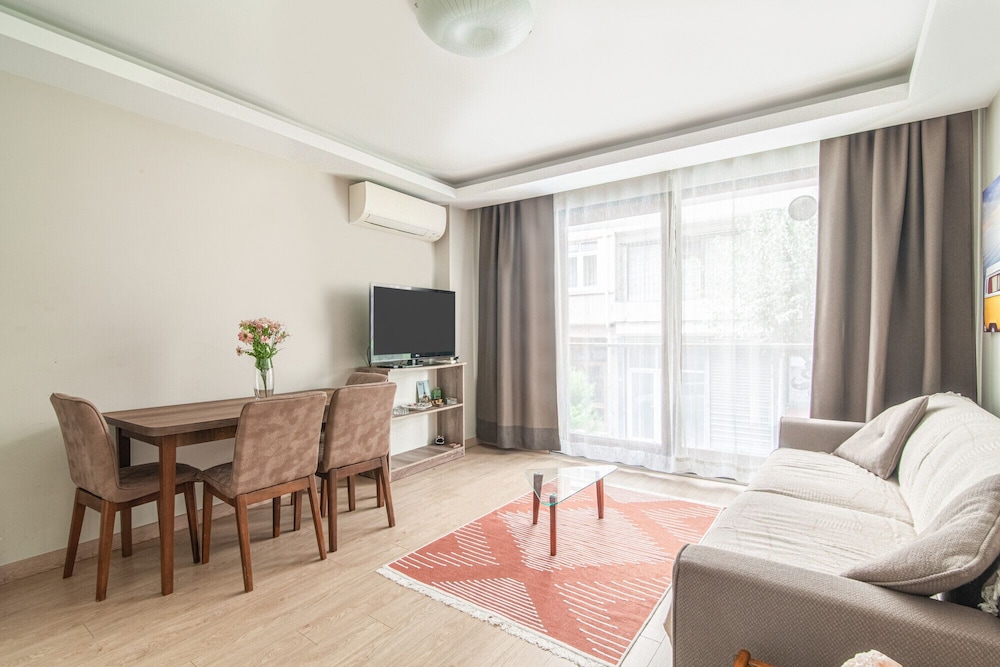 Apartment photo 2