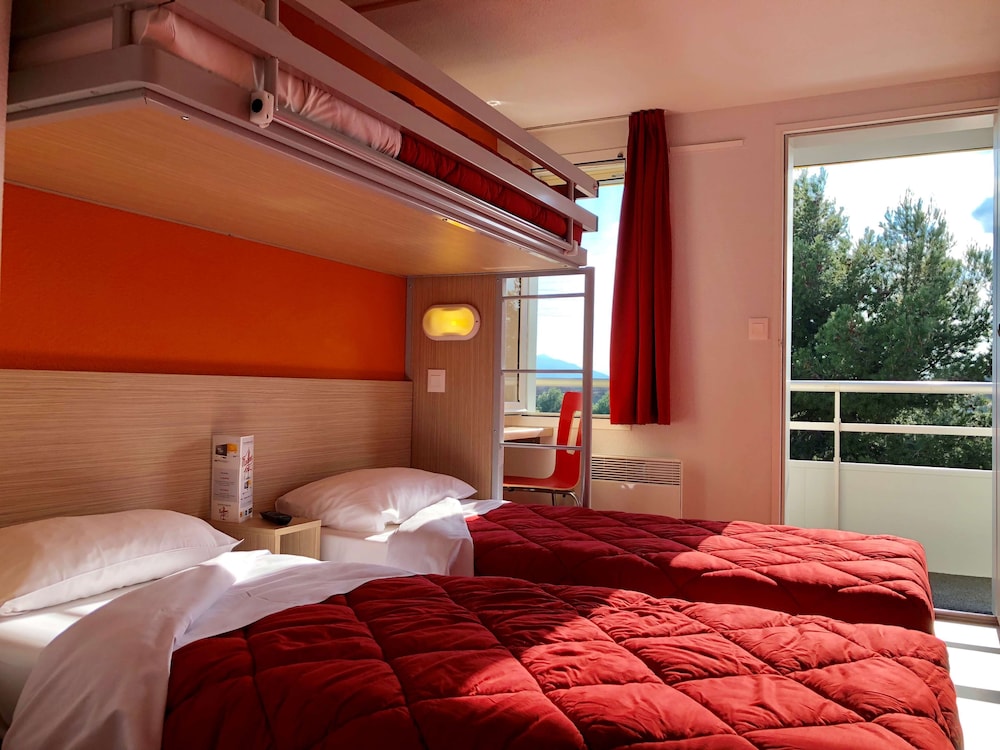 Standard Room, Multiple Beds (1 Double and 1 Single bed) - Photo 6
