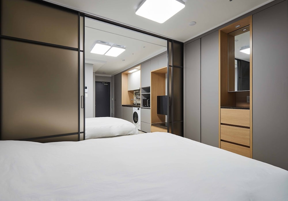 Family Twin Room - Photo 2