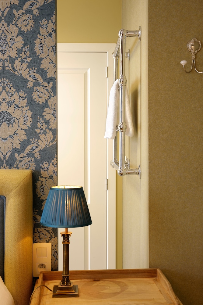 Deluxe Room - Photo 21