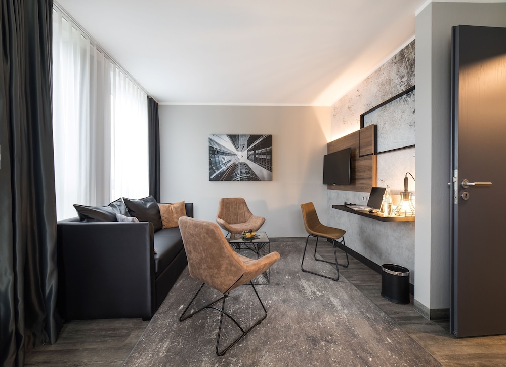 Suite - Photo 4