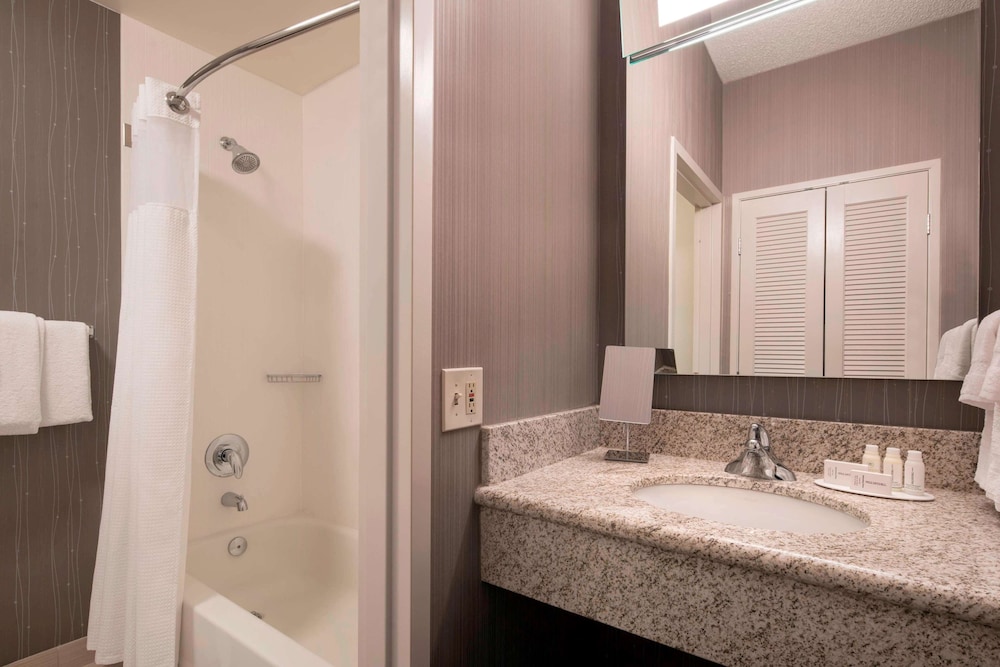 Deluxe Room, 2 Queen Beds - Photo 6
