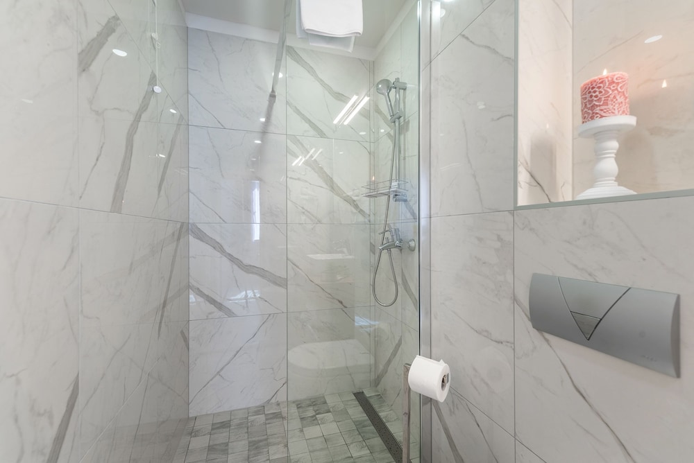 Standard Double Room, 1 Queen Bed, Mountain View - Photo 9
