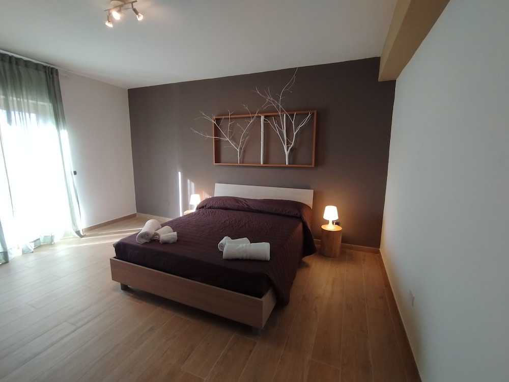 Room, Balcony, Mountain View